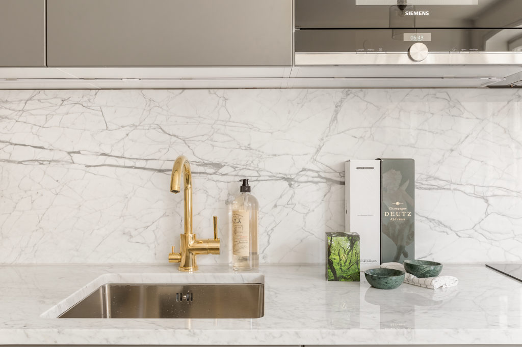 Cocinas con elementos dorados - Cocinas Santos