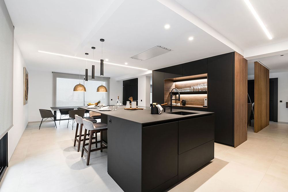 Cocinas negras modernas Cocinas oscuras de diseño moderno