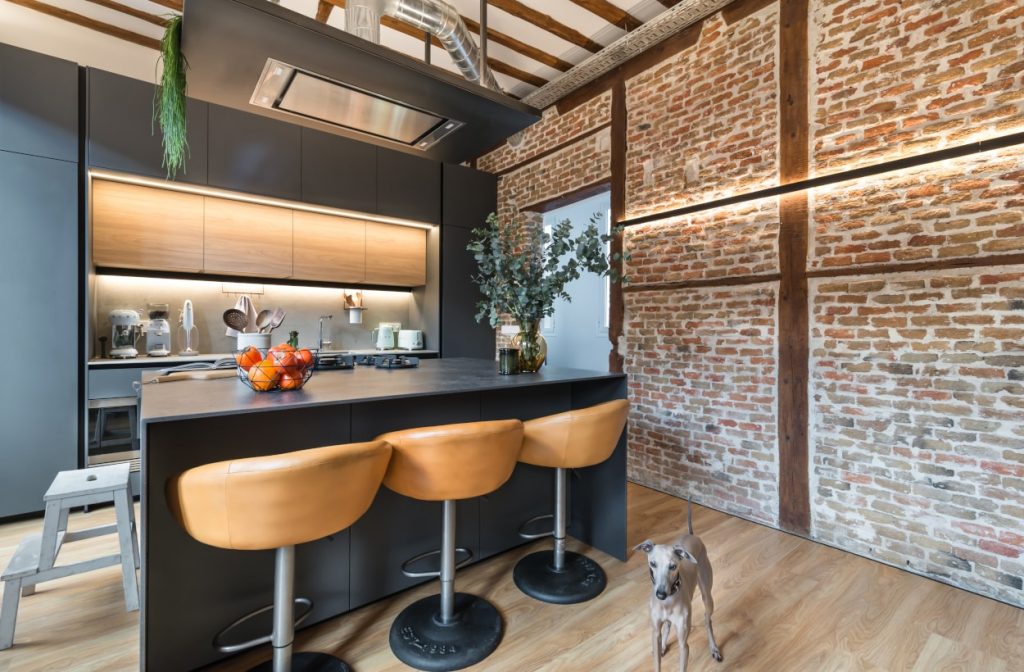 Cocina Santos gris y madera con isla