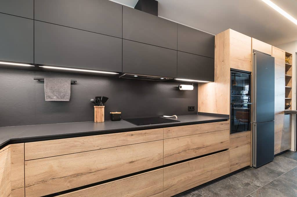 Cocina Santos negra y roble rústico