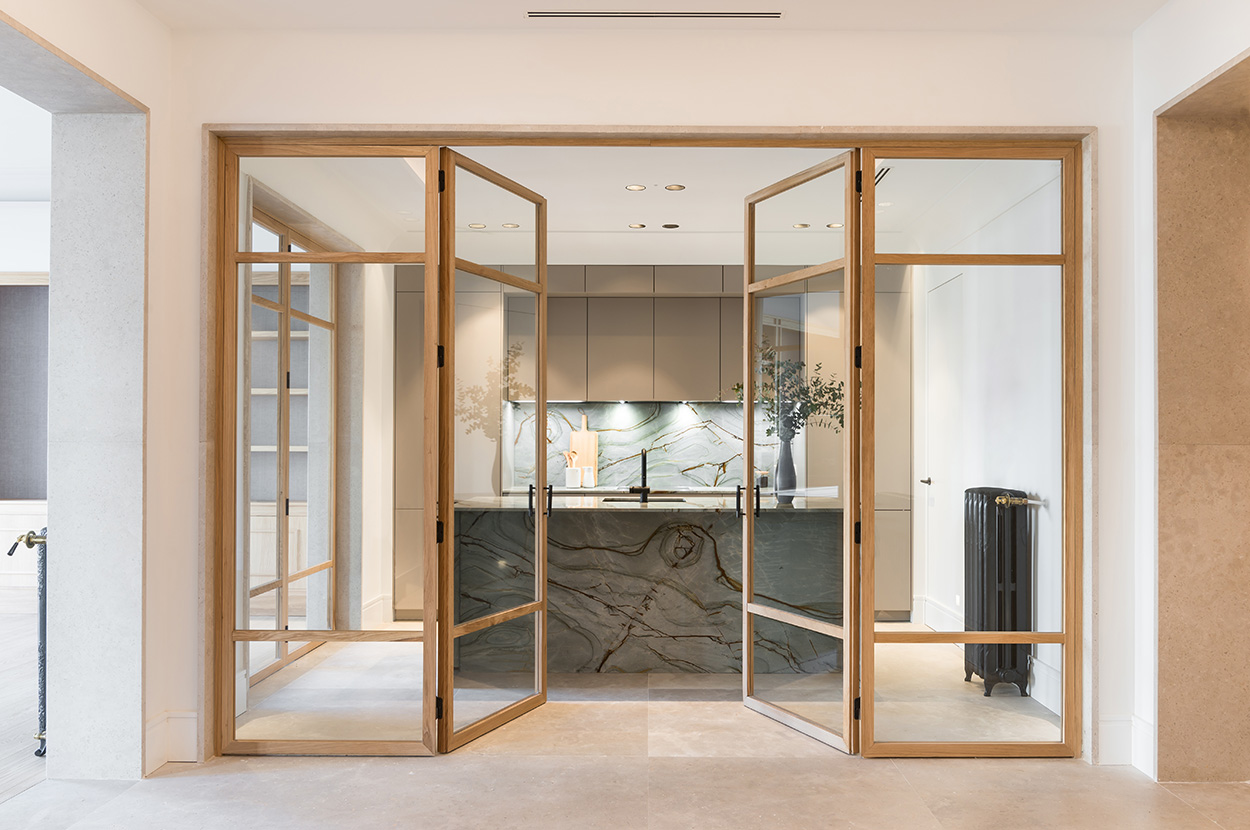 1️⃣ Puerta corredera de cristal, la tendencia