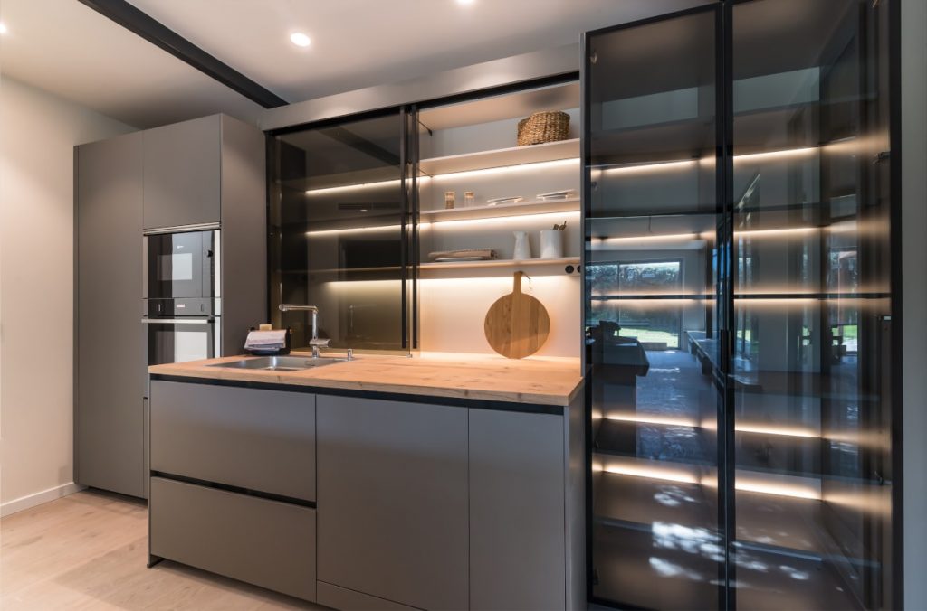 Cocina moderna en gris