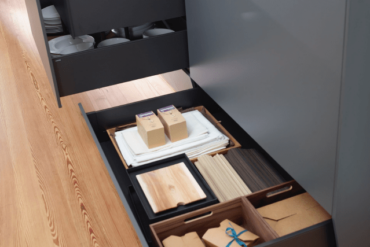 6 Elementos que los expertos en organización evitan guardar en los armarios de su cocina