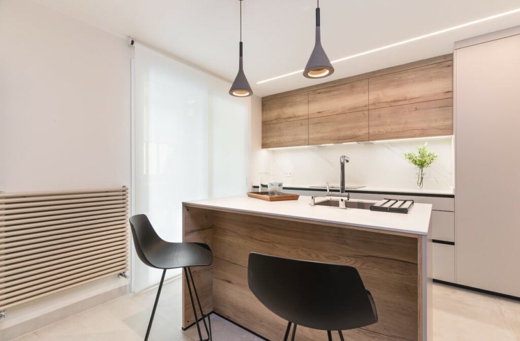 Existe gran variedad de acabados que puedes elegir para tu cocina y aunque su elección parezca simple, las diferentes opciones disponibles en el mercado, pueden darnos más de un dolor de cabeza.