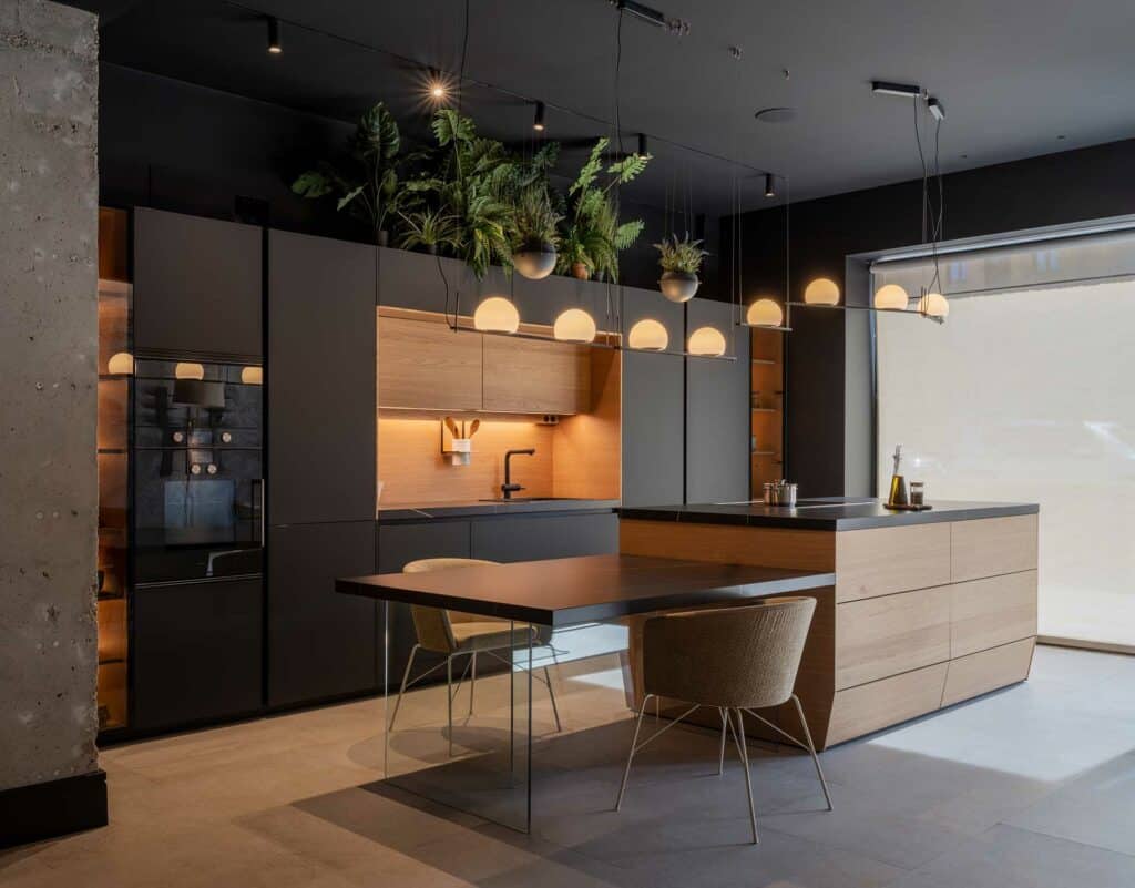 Embarcándonos en el emocionante proyecto de planificación de una cocina, reconocemos la importancia fundamental de organizar el espacio de manera eficiente.