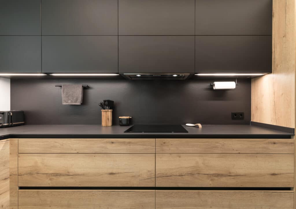 Las placas de inducción son preferidas por muchas personas debido a una serie de ventajas sobre otros tipos de placas de cocina, como las de gas o eléctricas tradicionales.