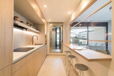Cocina Santos con isla y puertas correderas
