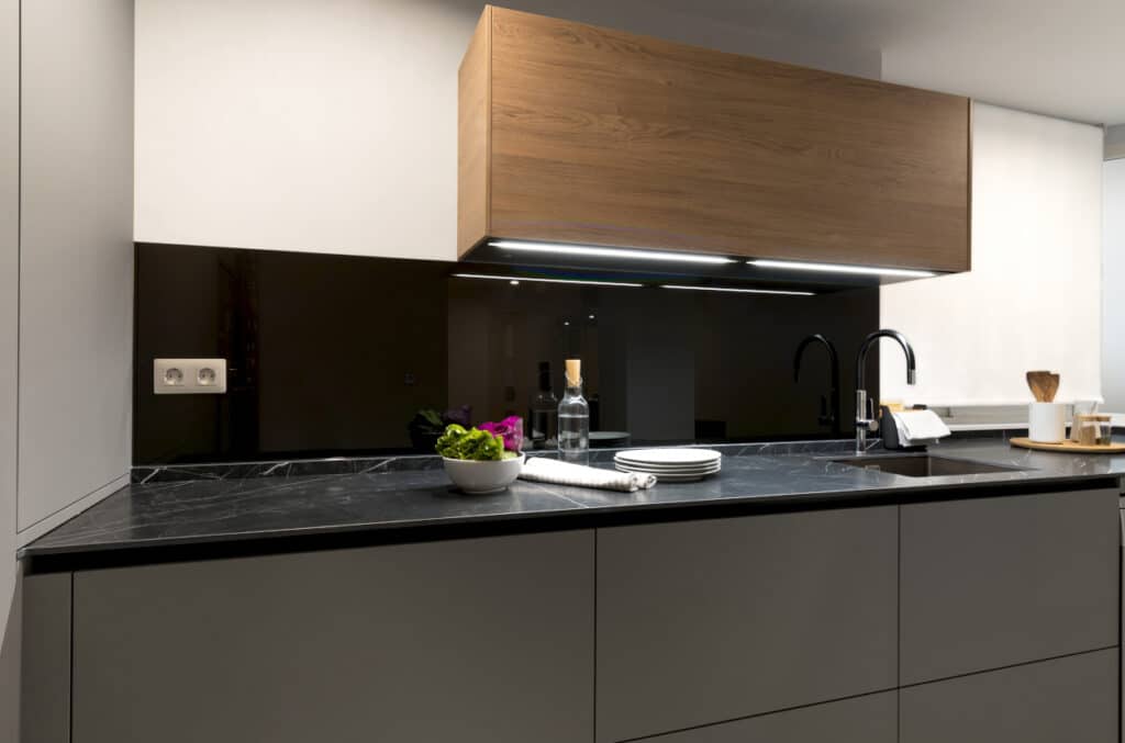 Plantearse la reforma de la cocina es una decisión clave en la renovación del hogar, ya que es una de las estancias en las que más tiempo se pasa a lo largo del día.