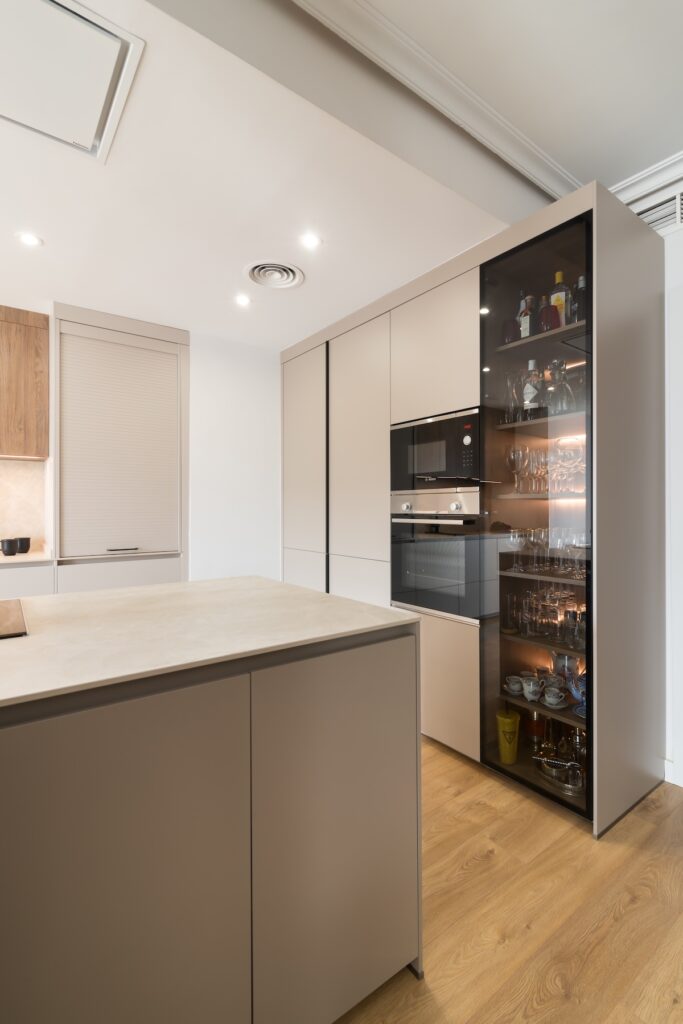Proyecto Real Santos Cocina Minimalista de Ensueño