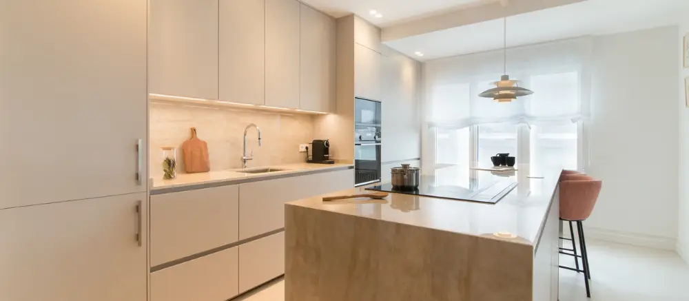 Cocina de diseño vs cocina estándar diferencia en precio de venta